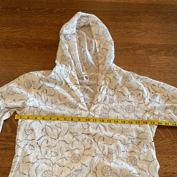 Kerry Cassill Pullover Floral Tunic - Picture 7 of 15